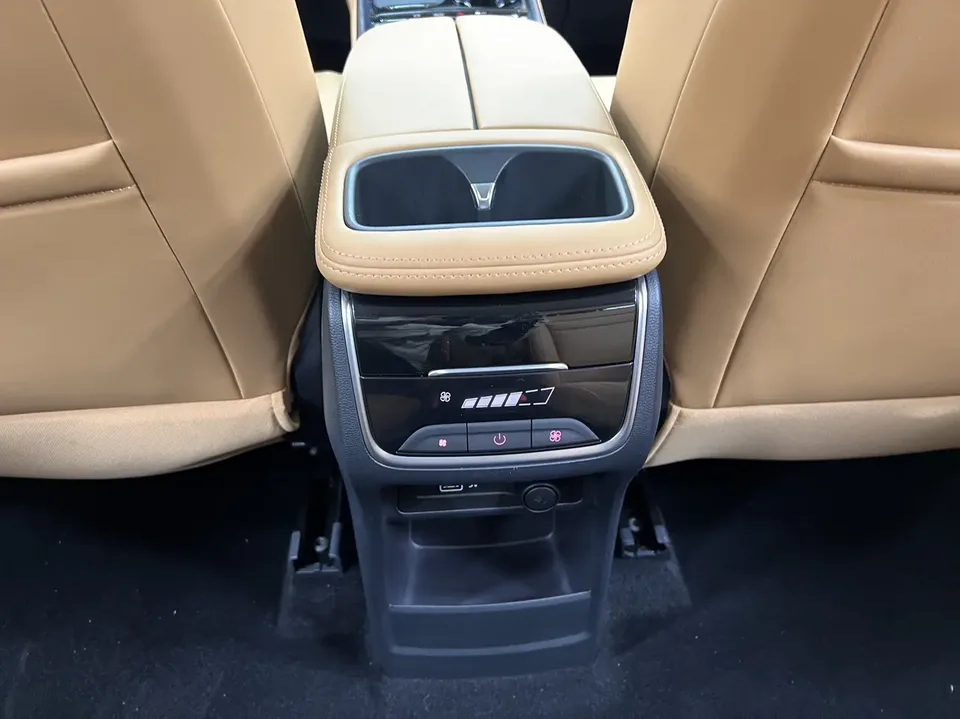 Datong Maxus G50 PHEV Pilot Edition 2025 — миниатюра 3