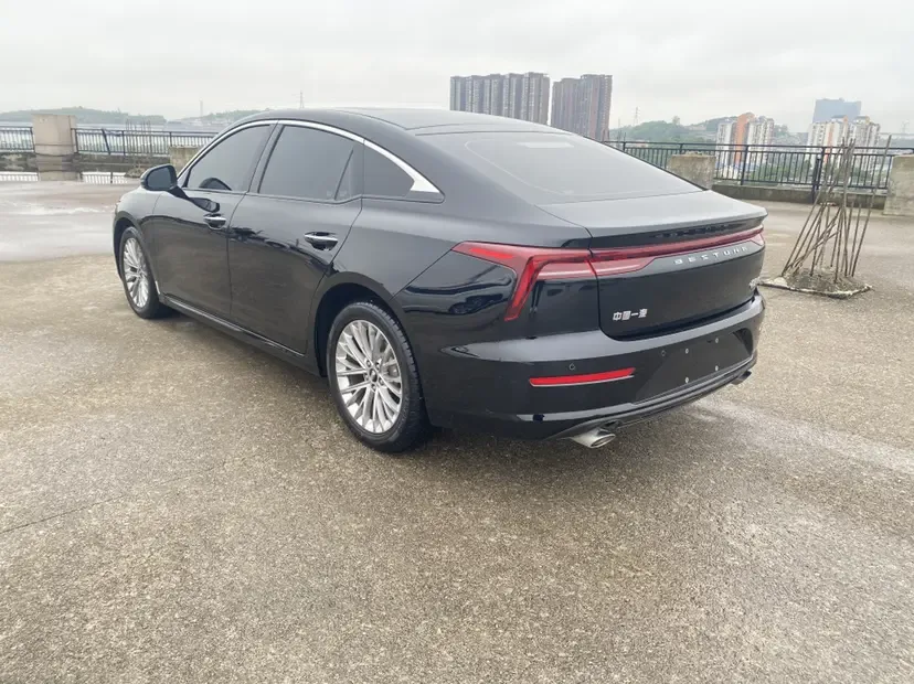 FAW Bestune B70 Pentium B70 2023 Third Generation 1.5T Automatic Enjoyable Model 70th Anniversary Edition 2024 — миниатюра 4