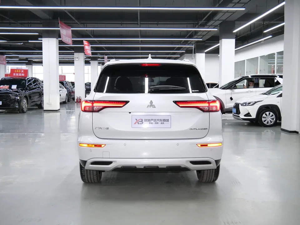 Mitsubishi Outlander Outlander 2023 1.5T CVT 4WD Honor Edition 7 Seaters 2023 — миниатюра 2