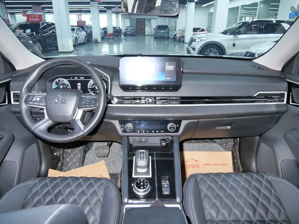 Mitsubishi Outlander Outlander 2023 1.5T CVT 4WD Honor Edition 7 Seaters 2023 — миниатюра 3