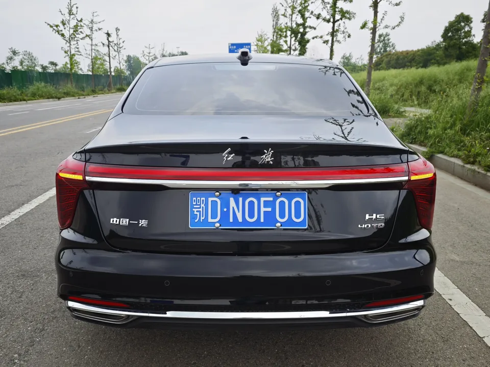 Hongqi H5 Hongqi H5 2025 2.0T Automatic Flagship 500,000 Commemorative Edition 2025 — миниатюра 2