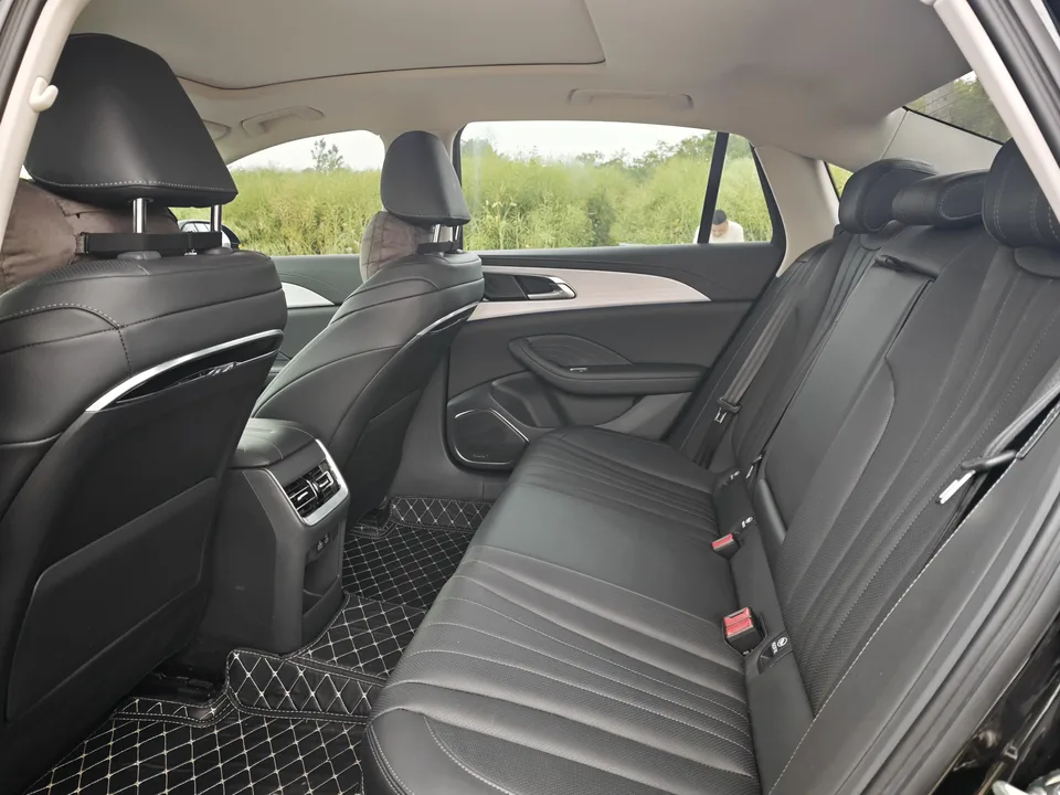 Hongqi H5 Hongqi H5 2025 2.0T Automatic Flagship 500,000 Commemorative Edition 2025 — миниатюра 3