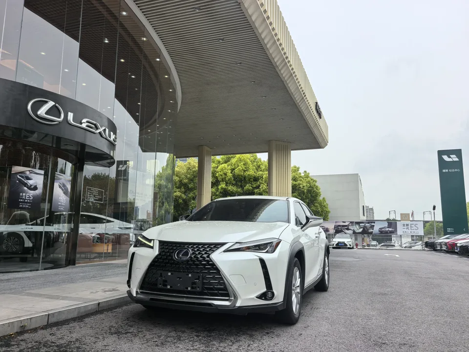 Lexus UX 2022