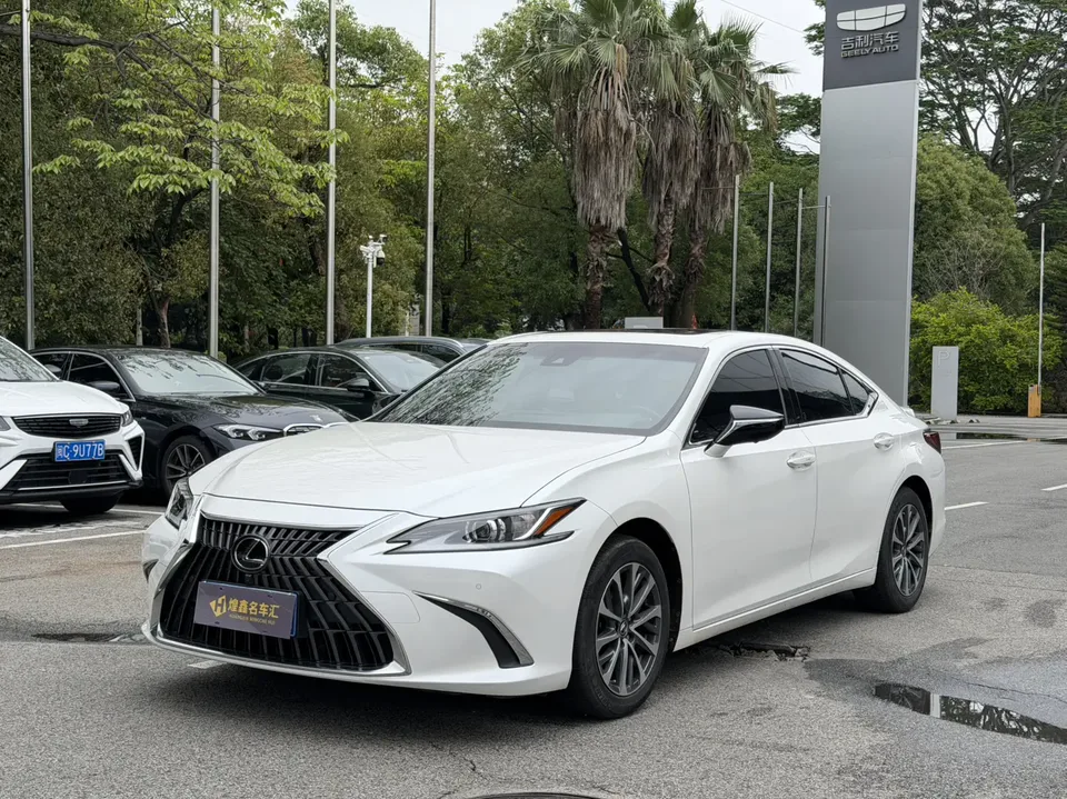 Lexus ES 2023