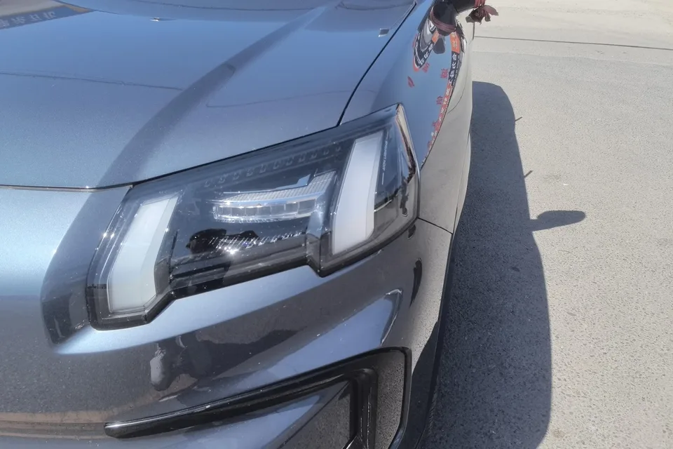 AION V Tyrannosaurus 650 Smart Edition 2025 — миниатюра 2
