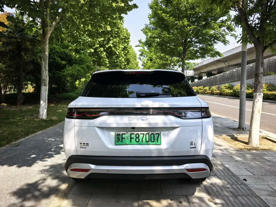 BYD Song L DM Intelligent Driving Edition DM-i 112KM Leading Edition 2025 — миниатюра 2