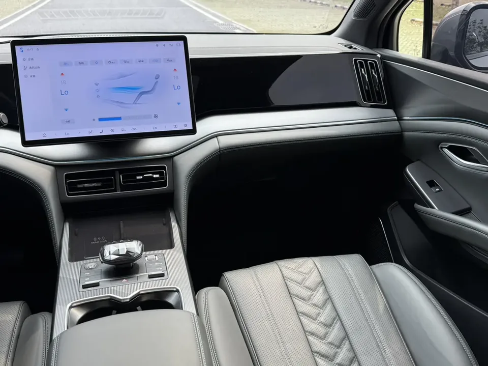BYD Song L DM Intelligent Driving Edition DM-i 112KM Beyond Edition 2025 — миниатюра 3