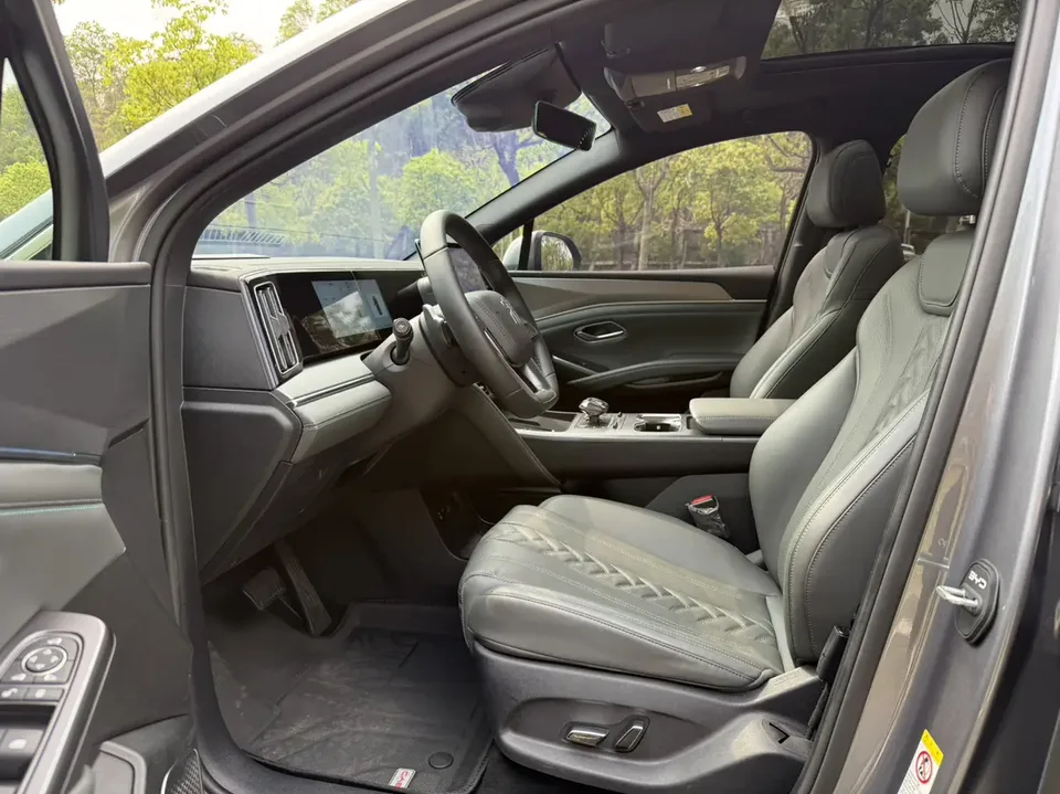 BYD Song L DM Intelligent Driving Edition DM-i 112KM Beyond Edition 2025 — миниатюра 4