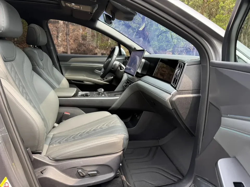 BYD Song L DM Intelligent Driving Edition DM-i 112KM Beyond Edition 2025 — миниатюра 5