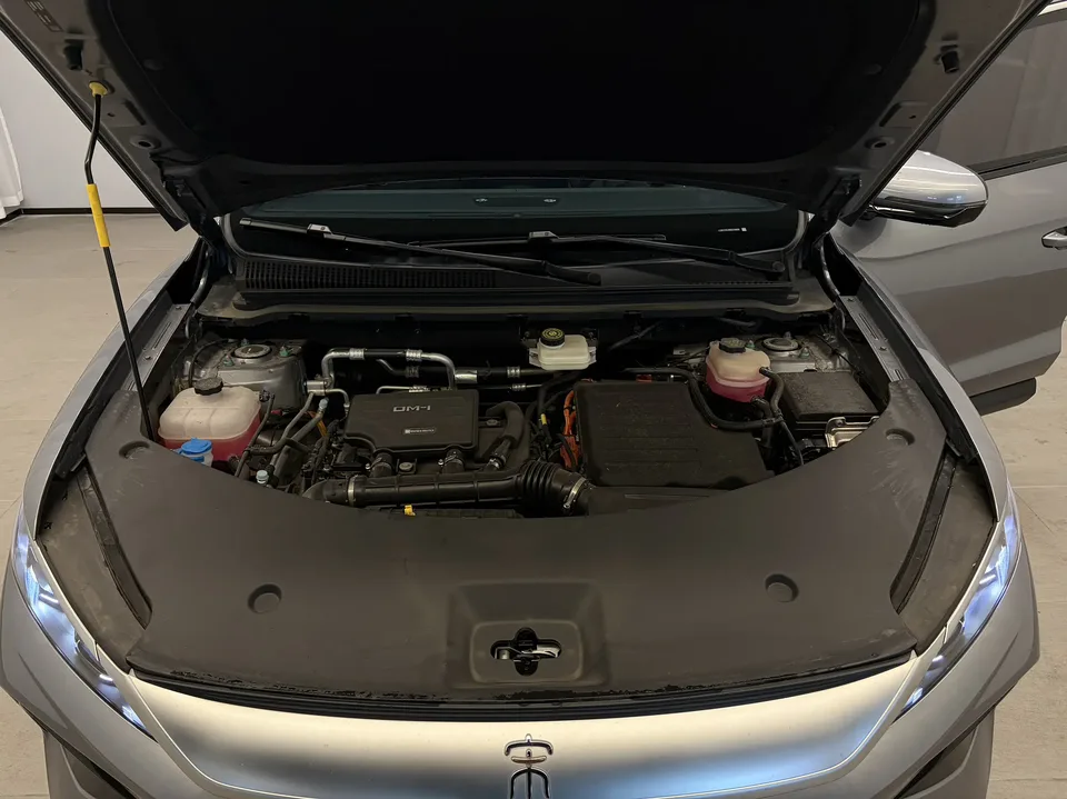 BYD Song Pro DM Second Generation Intelligent Driving Edition DM-i 75KM Leading Edition 2025 — миниатюра 3