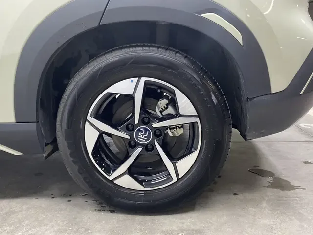 BYD Yuan Up 401KM Leading Model 2025 — миниатюра 3