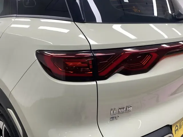 BYD Yuan Up 401KM Leading Model 2025 — миниатюра 4