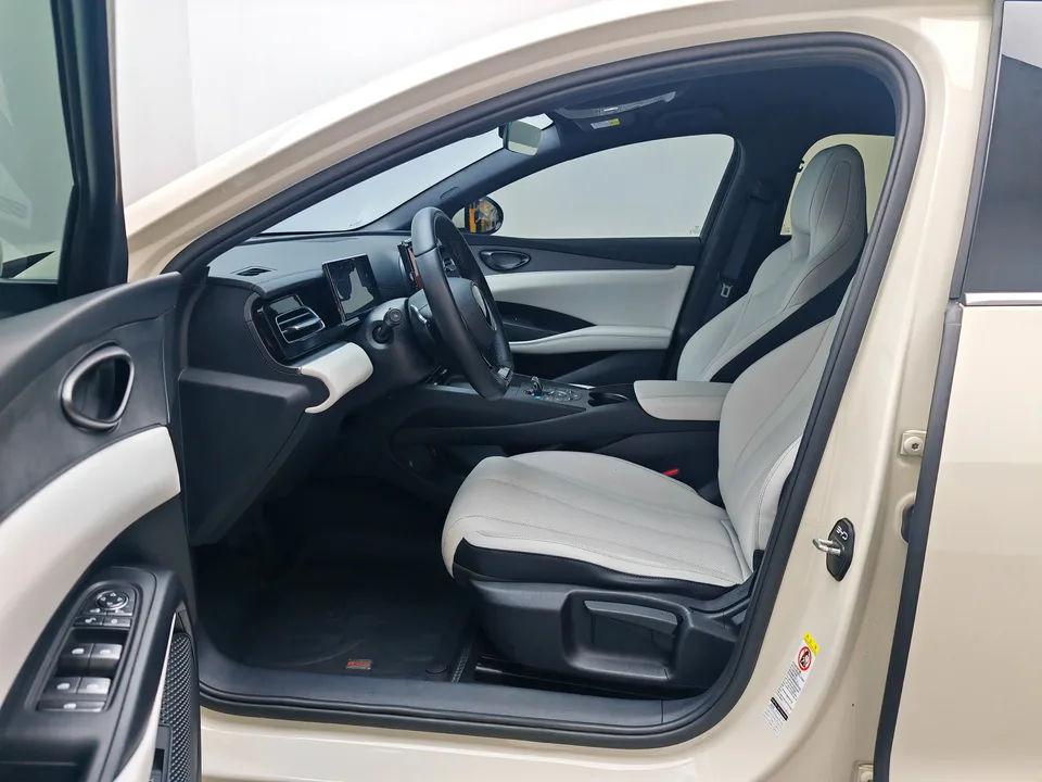 BYD Seal 06DM Intelligent Driving Edition DM-i 80KM Luxury Edition 2025 — миниатюра 2