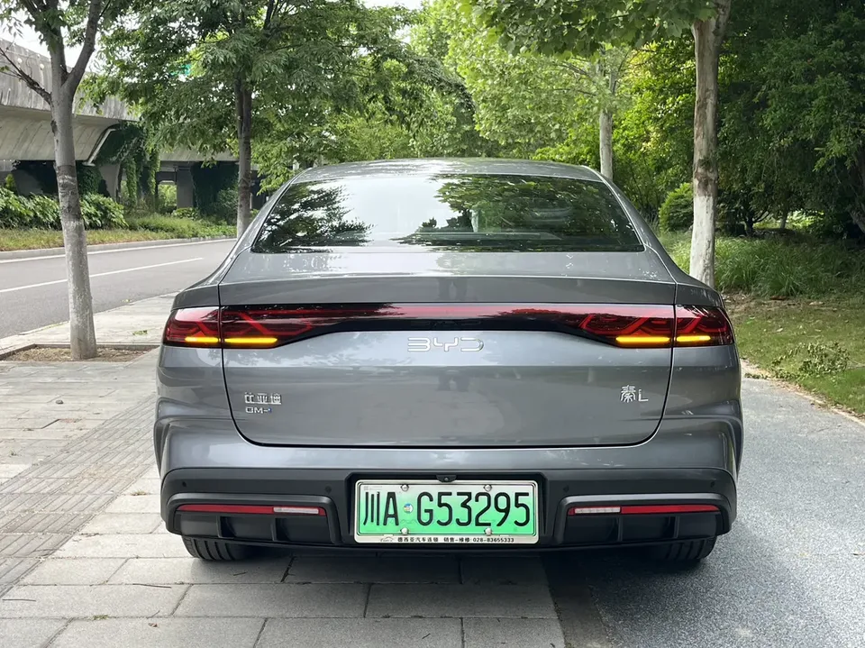 BYD Qin L DM DM-i 120KM Beyond Edition 2025 — миниатюра 2