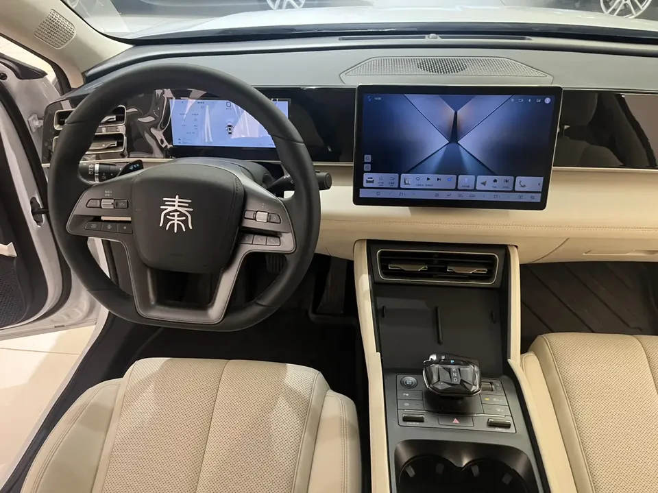 BYD Qin PLUS DM Intelligent Driving Edition DM-i 55KM Leading Edition 2025 — миниатюра 3
