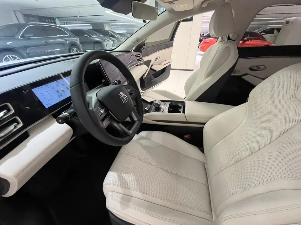 BYD Qin PLUS DM Intelligent Driving Edition DM-i 55KM Leading Edition 2025 — миниатюра 4