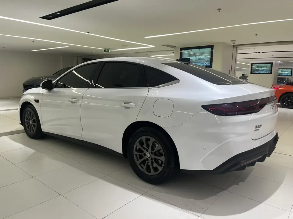 BYD Qin PLUS DM Intelligent Driving Edition DM-i 55KM Leading Edition 2025 — миниатюра 5