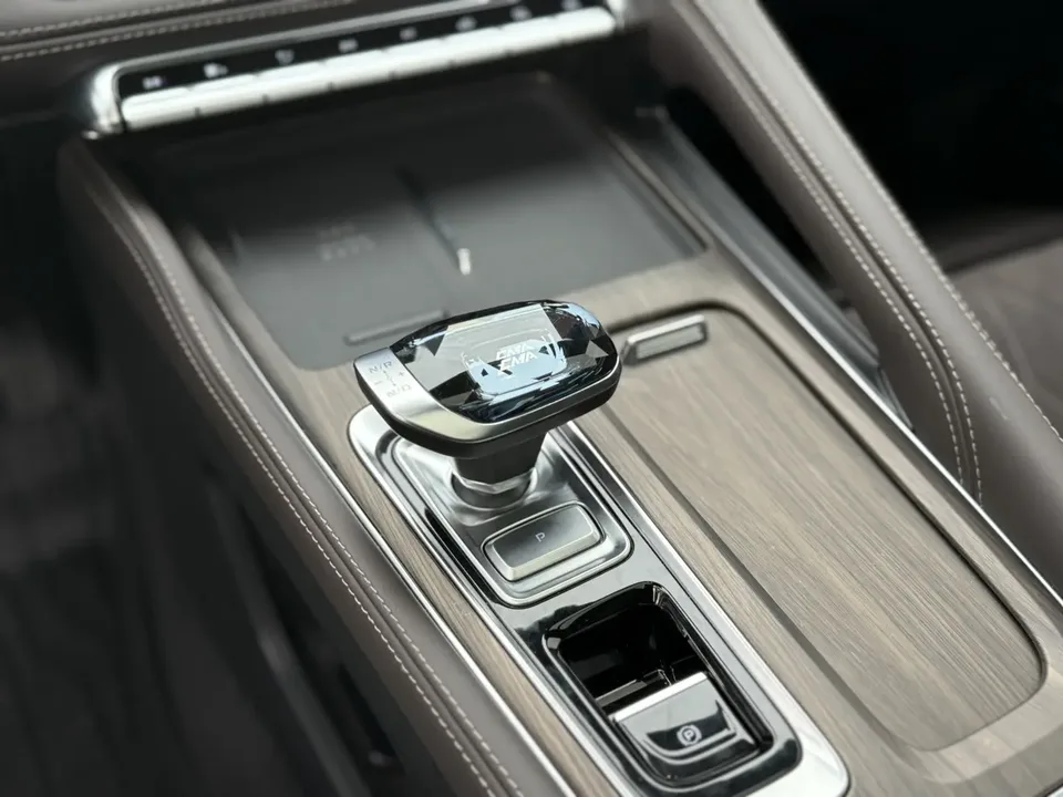 Geely Monjaro Geely Xingyue L 2026 2.0TD High-Power Automatic Two-Wheel Drive Oriental Star Edition 2025 — миниатюра 5