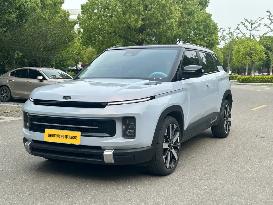 Geely ICON ICON 2023 Geely ICON 2023 1.5TD Chocolate Edition 2024 — photo 1, buy with delivery to Moscow