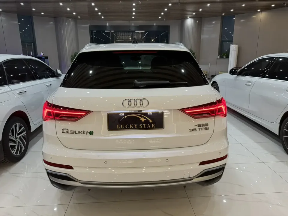Audi Q3 Audi Q3 2022 35 TFSI Fashionable and Dynamic 2022 — миниатюра 2