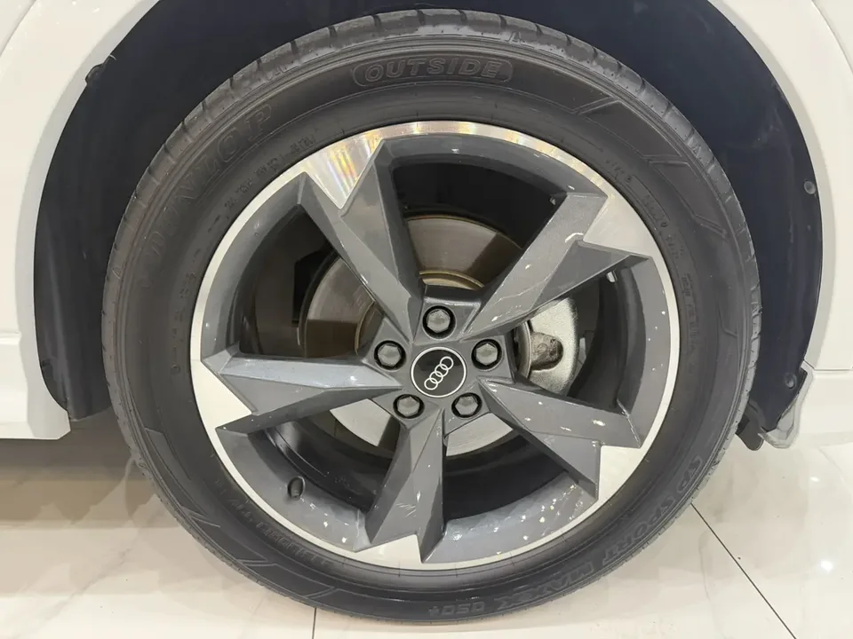 Audi Q3 Audi Q3 2022 35 TFSI Fashionable and Dynamic 2022 — миниатюра 4