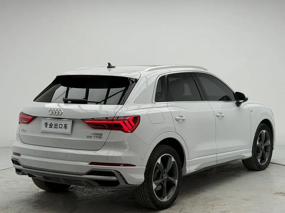 Audi Q3 Audi Q3 2022 35 TFSI Fashionable and Dynamic 2022 — миниатюра 2