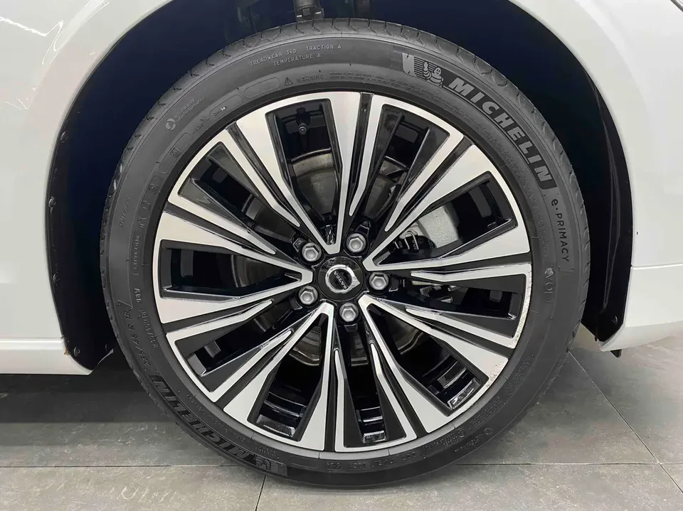 Volvo S60 Volvo S60 2025 B4 Zhiyuan Luxury Edition 2025 — миниатюра 2