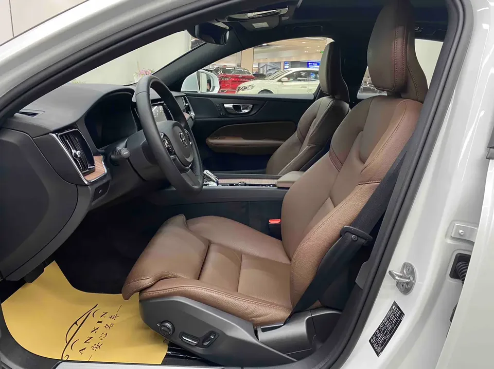 Volvo S60 Volvo S60 2025 B4 Zhiyuan Luxury Edition 2025 — миниатюра 4