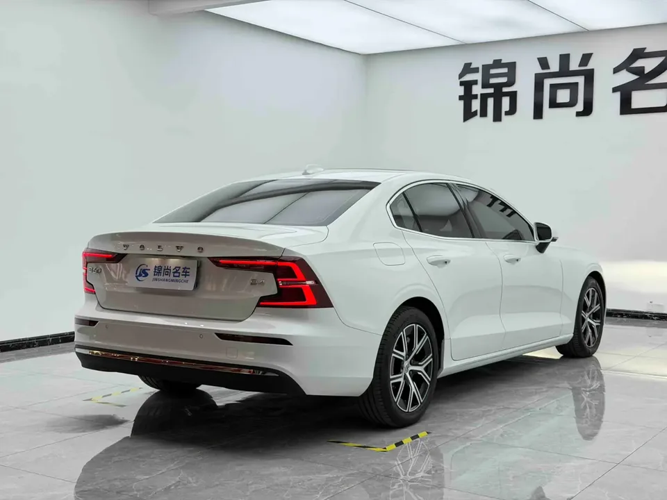 Volvo S60 Volvo S60 2023 B4 Zhiyi Luxury Edition 2022 — миниатюра 2