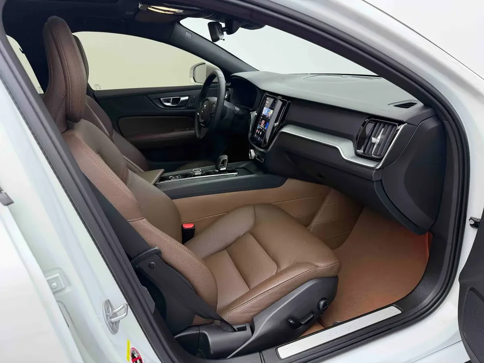 Volvo S60 Volvo S60 2023 B4 Zhiyi Luxury Edition 2022 — миниатюра 4