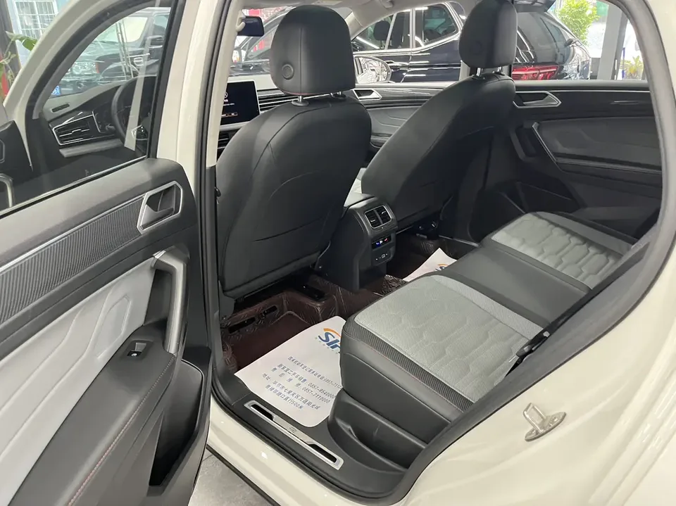 Volkswagen TiguanX Tiguan X 2022 330TSI flagship version 2023 — миниатюра 3