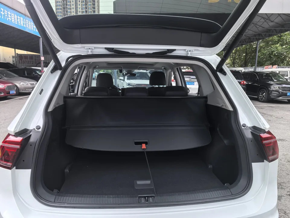 Volkswagen Tiguan L Tiguan L 2022 330TSI Automatic 2WD R-Line Enjoy Edition 2022 — миниатюра 3