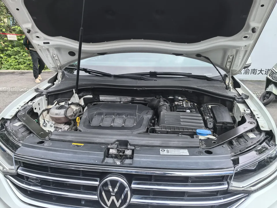 Volkswagen Tiguan L Tiguan L 2022 330TSI Automatic 2WD R-Line Enjoy Edition 2022 — миниатюра 4
