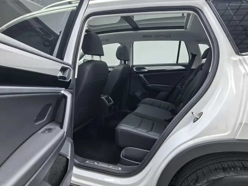 Volkswagen Tayron Tanyue 2022 280TSI 2WD Luxury Smart Edition 2022 — миниатюра 4