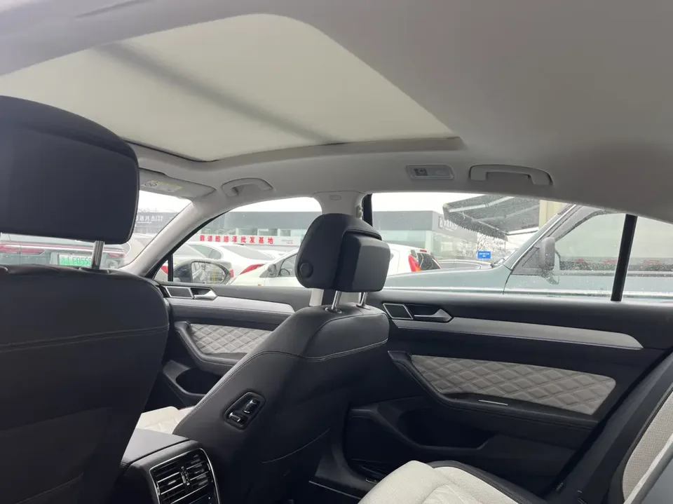 Volkswagen Magotan Magotan 2023 2 million commemorative edition 330TSI DSG luxury model 2023 — миниатюра 4