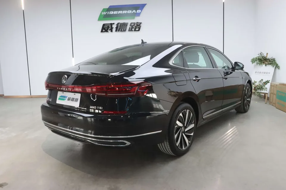 Volkswagen Passat 2026 Passat Outstanding Edition 380TSI Dragon Edition 2026 — миниатюра 2