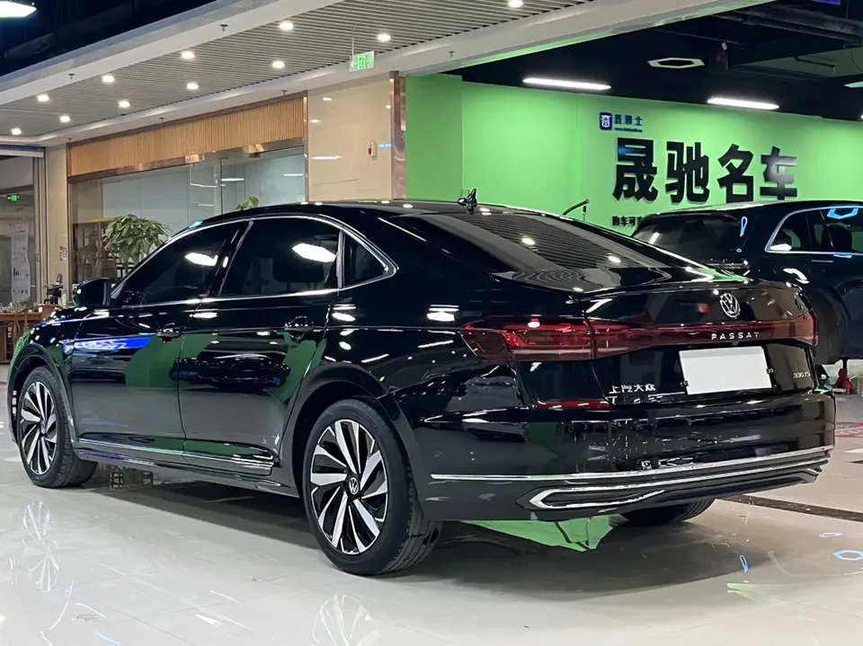 Volkswagen Passat facelift 330TSI Elite Edition 2023 — миниатюра 2