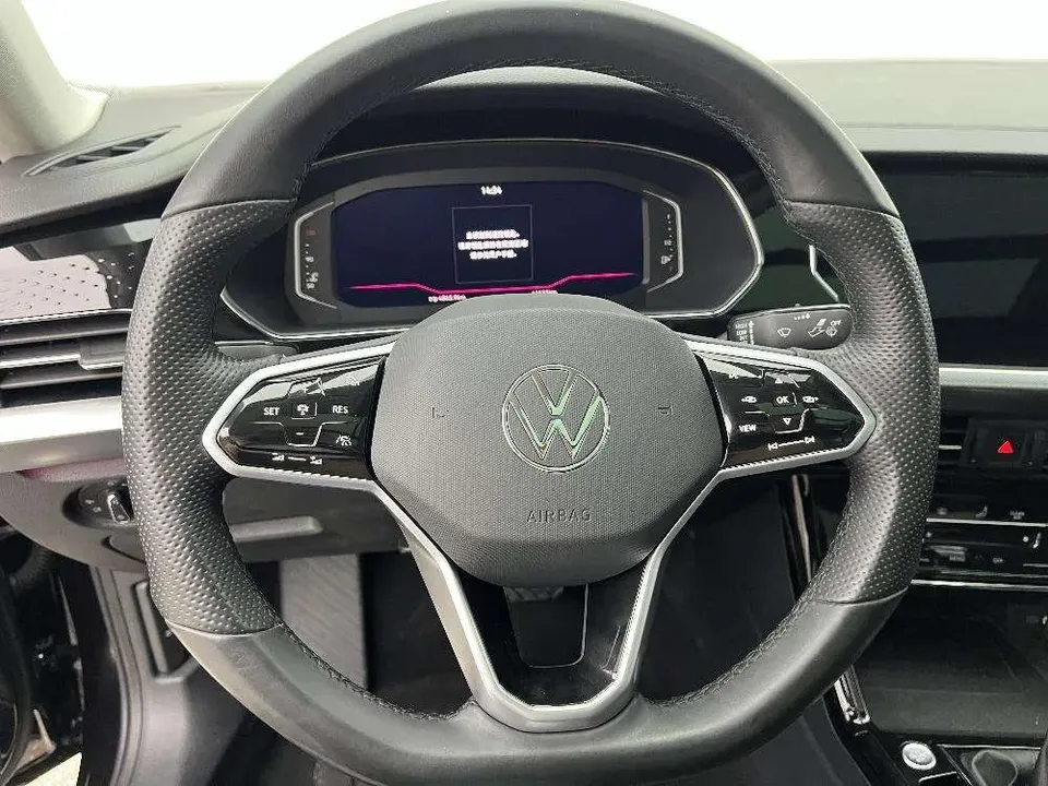Volkswagen Passat Passat 2022 330TSI Deluxe Edition 2023 — миниатюра 3