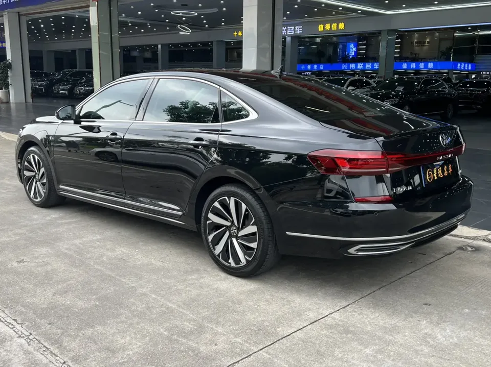Volkswagen Passat facelift 330TSI Elite Edition 2023 — миниатюра 2