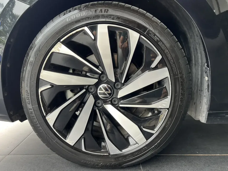 Volkswagen Passat facelift 330TSI Elite Edition 2023 — миниатюра 3