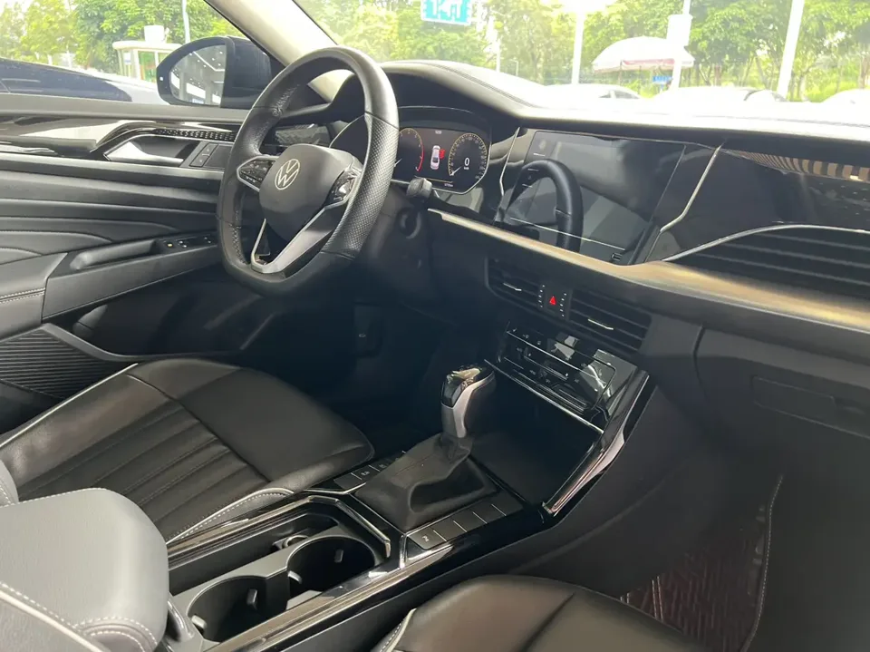 Volkswagen Passat facelift 330TSI Elite Edition 2023 — миниатюра 4