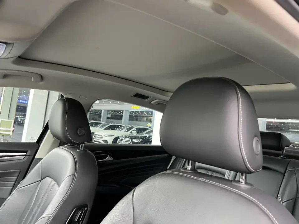 Volkswagen Passat facelift 330TSI Elite Edition 2023 — миниатюра 5