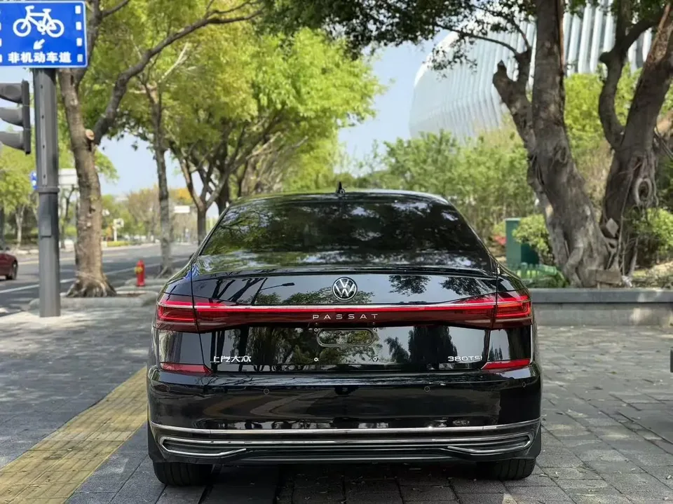 Volkswagen Passat 2026 Passat Outstanding Edition 380TSI Dragon Edition 2025 — миниатюра 2