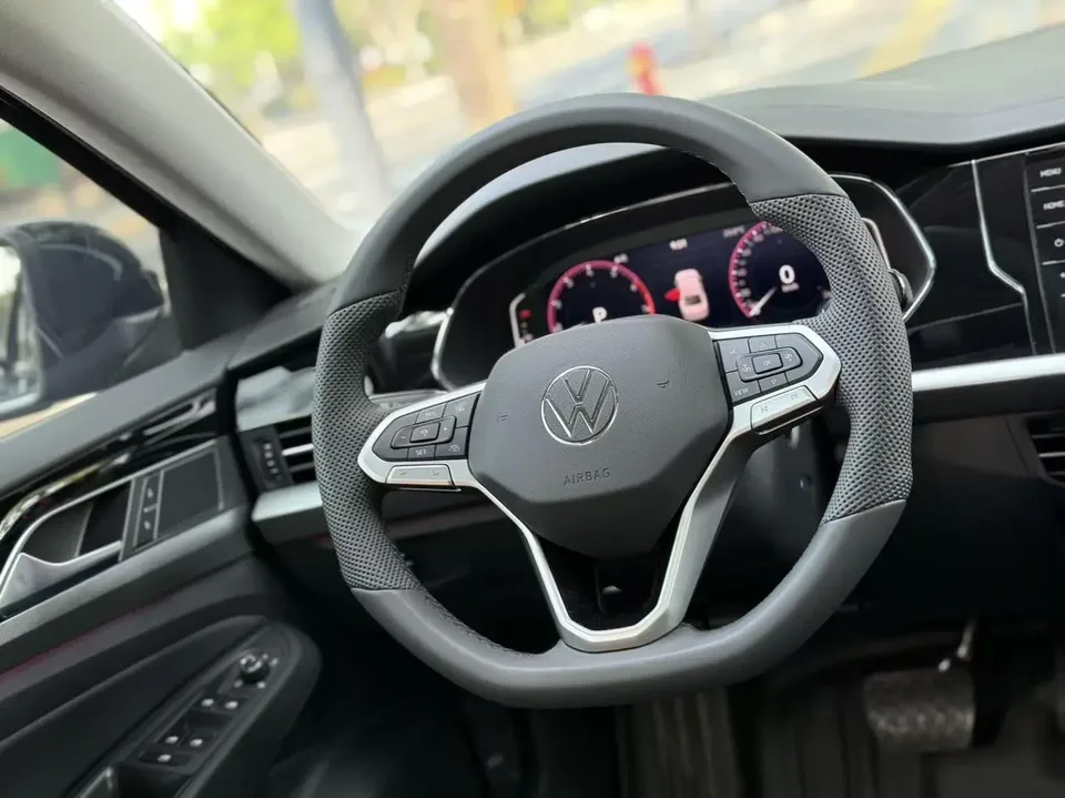 Volkswagen Passat 2026 Passat Outstanding Edition 380TSI Dragon Edition 2025 — миниатюра 3