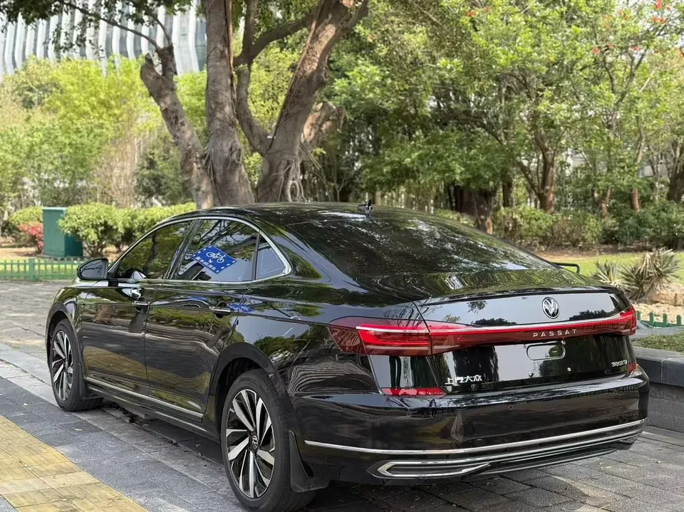 Volkswagen Passat 2026 Passat Outstanding Edition 380TSI Dragon Edition 2025 — миниатюра 4