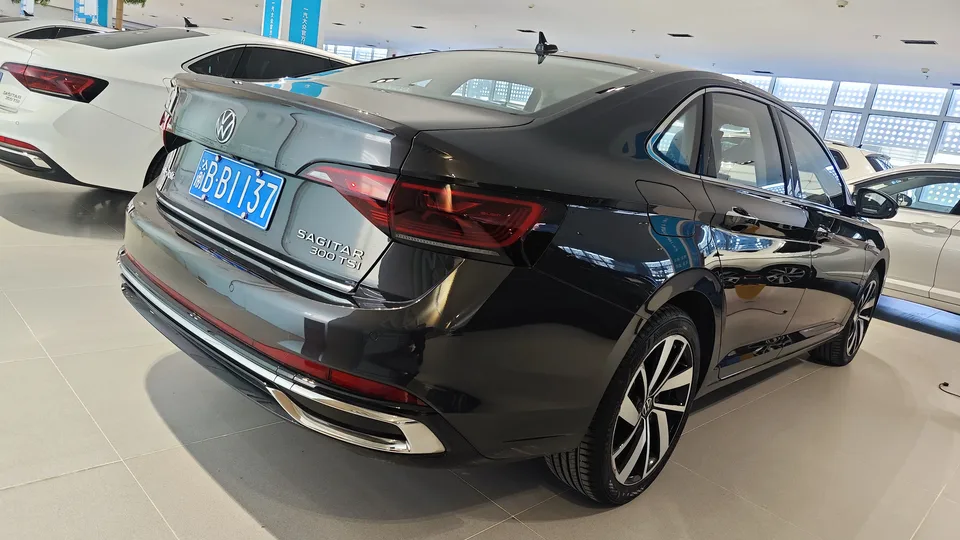 Volkswagen Sagitar Sagitar 300TSI DSG Excellence Edition 2024 — миниатюра 2