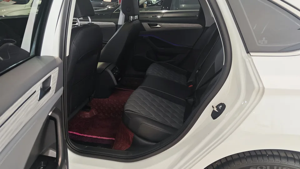 Volkswagen Sagitar Sagitar 300TSI DSG Excellence Edition 2025 — миниатюра 3
