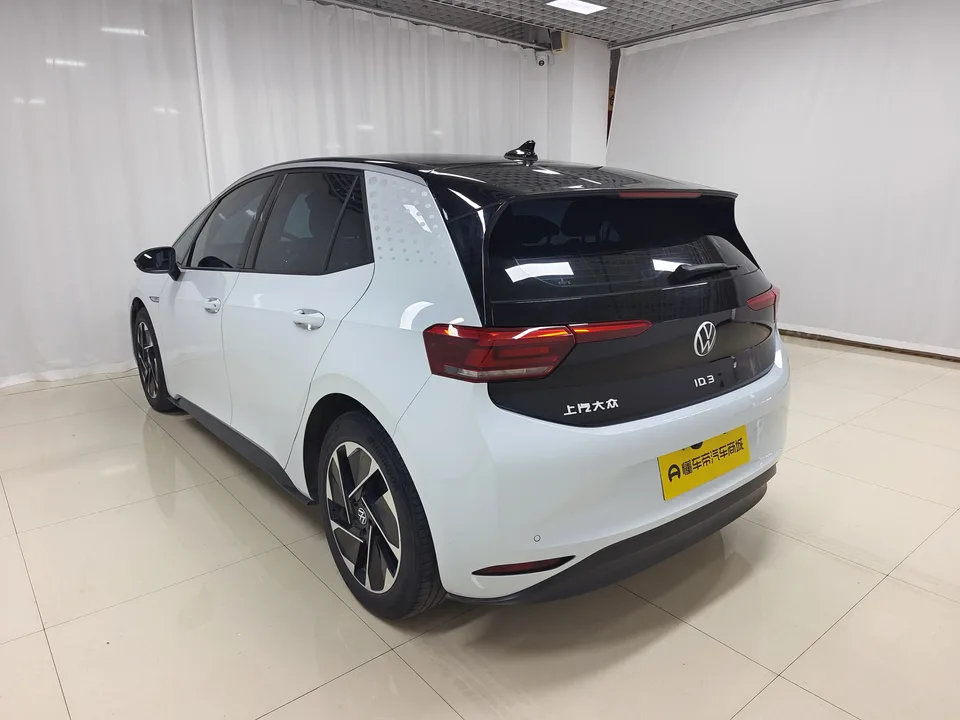 Volkswagen ID.3 Upgraded Pure Smart Edition 2023 — миниатюра 2