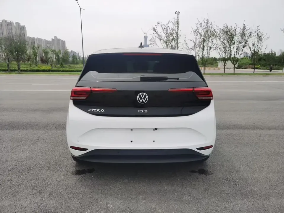 Volkswagen ID.3 Pure Smart Edition 2024 — миниатюра 2