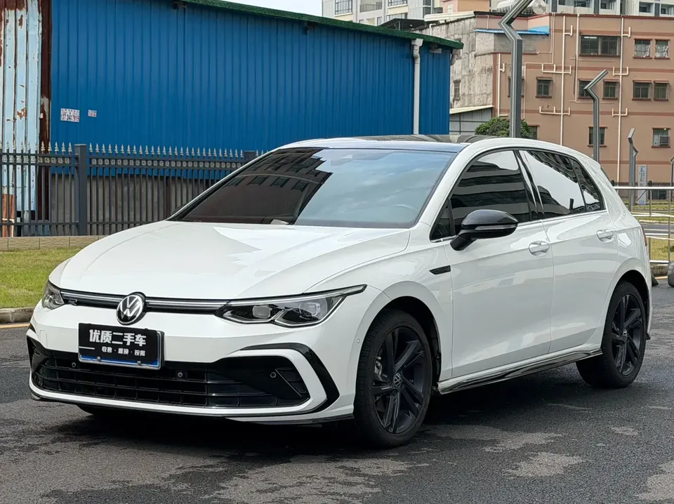 Volkswagen Golf Golf 2021 280TSI DSG R-Line 2022 — фото 1, купить с доставкой в Москву